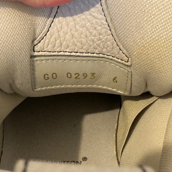 Just worn twice but they don’t fit me. - Picture 7 of 9